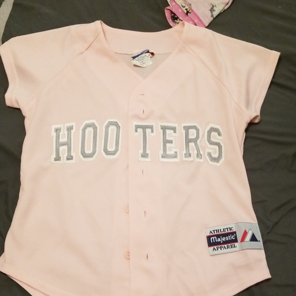 Hooters baseball shirt